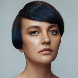 dizainvolos.ru дизайн волос - женская модельная креативная стрижка на короткие волосы, брюнетка, синий шатуш