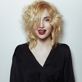 dizainvolos.ru дизайн волос - женская модельная креативная стрижка на средние волосы, блондинка золотистый цвет волос
